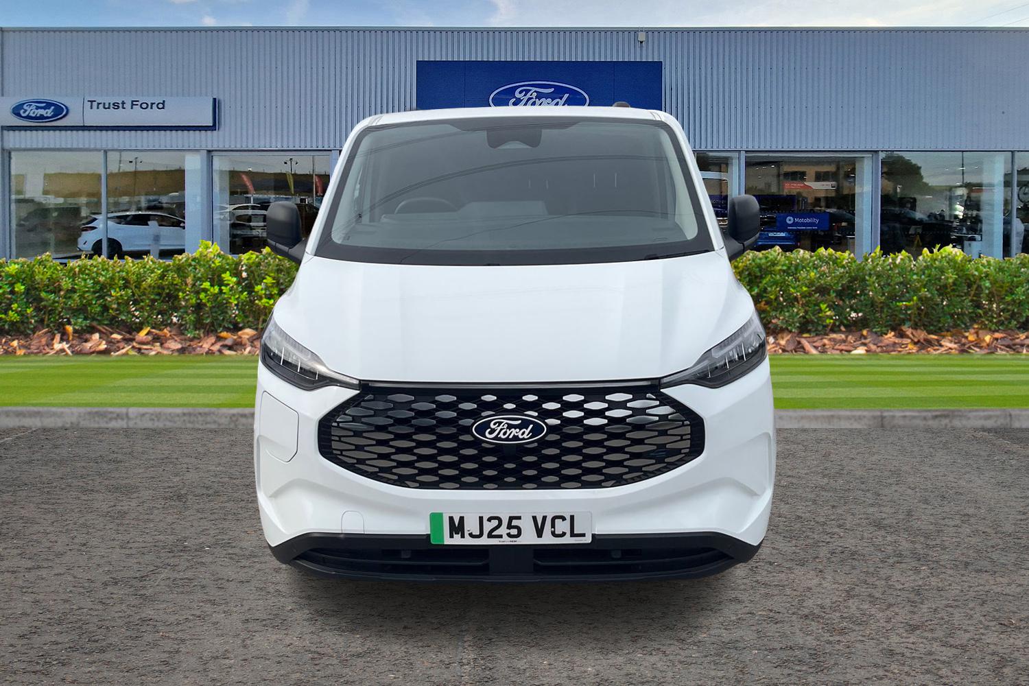 Ford E-Transit Custom Photo 11