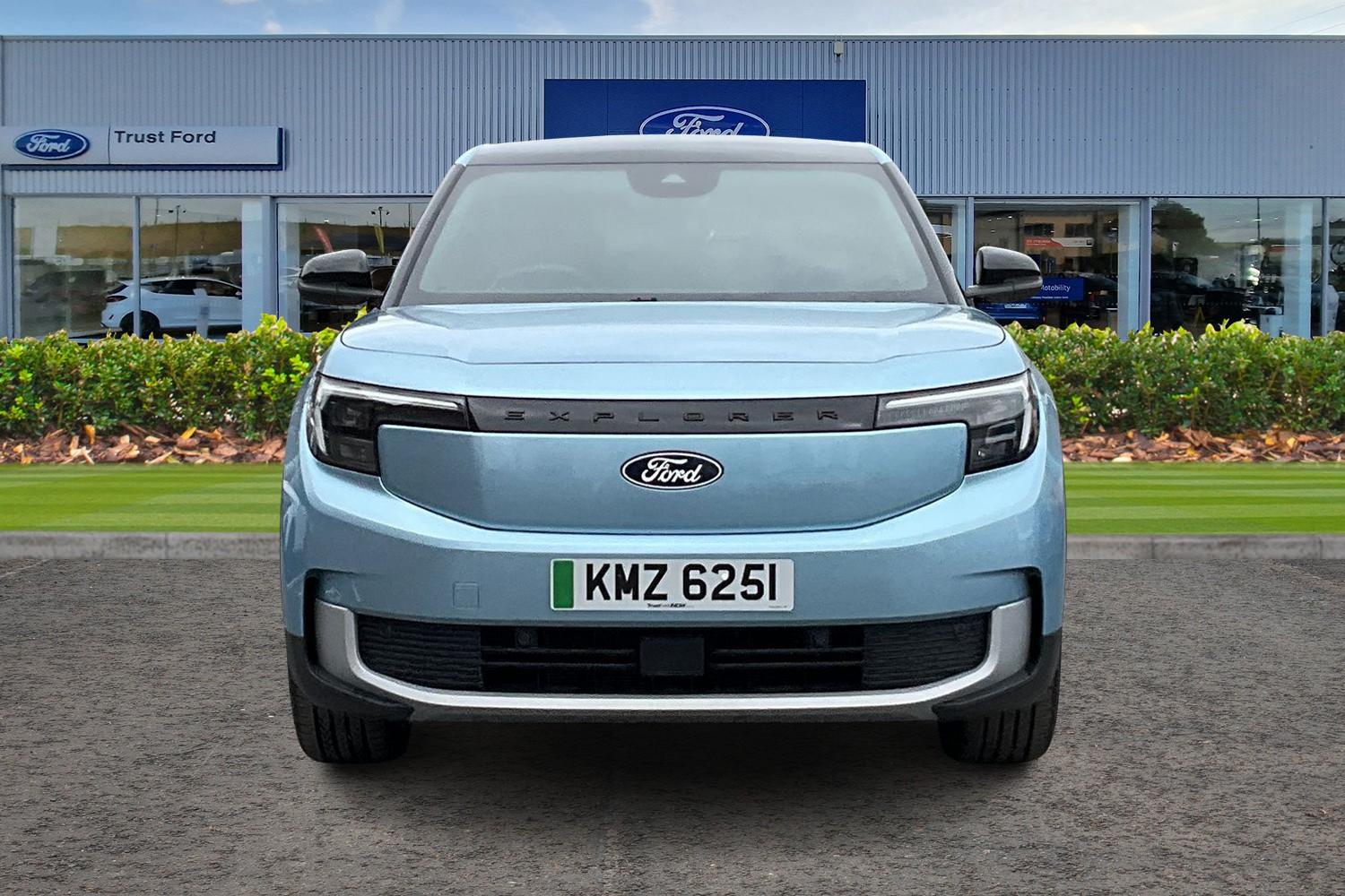 Ford Explorer Photo 5