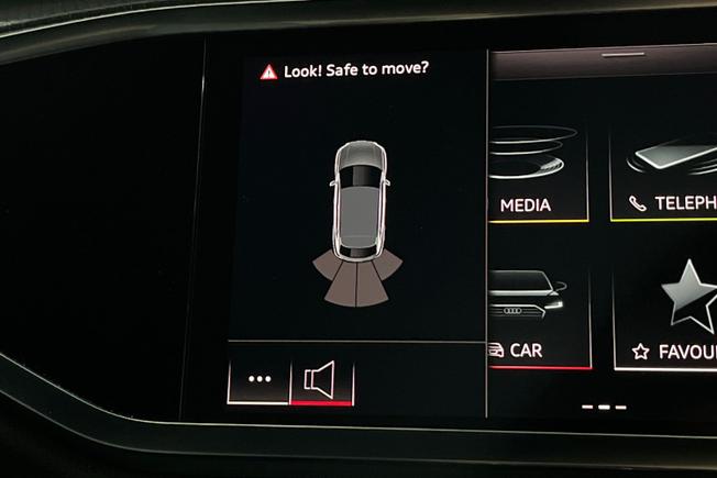 AUDI Q3 Photo 21
