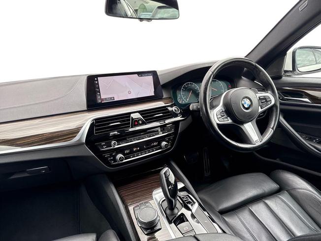 BMW 5 Series Photo 2