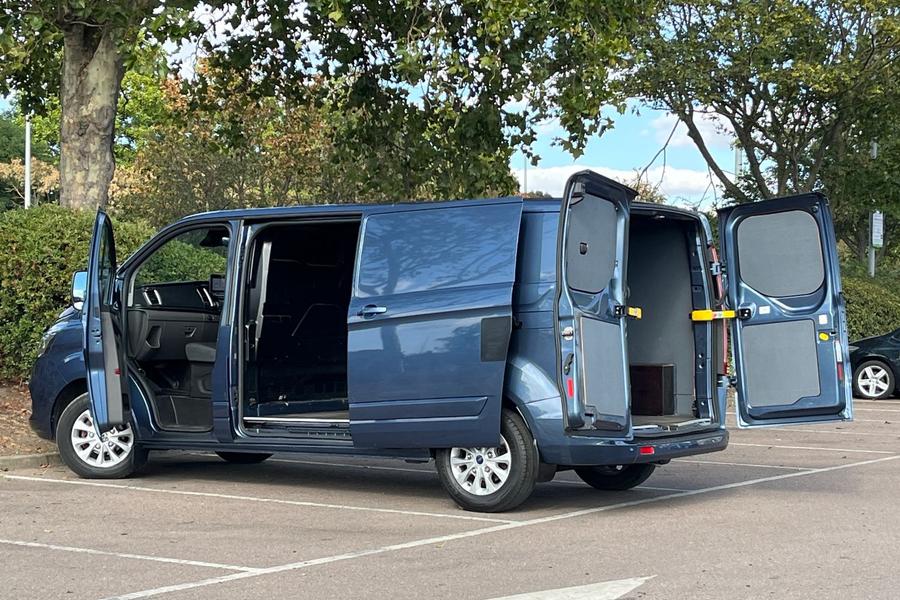 Ford TRANSIT CUSTOM Photo autoimg-44e96fe6ad60fa0e5c34417561daafaa81aa3f6d.jpg