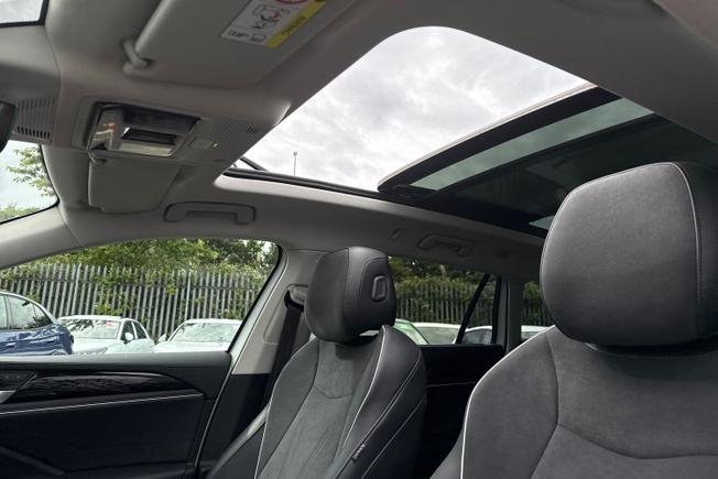 VOLKSWAGEN Passat Photo 46