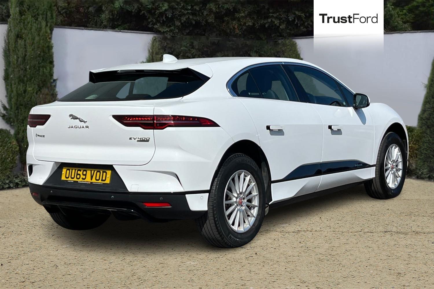 Jaguar I-PACE Photo 3