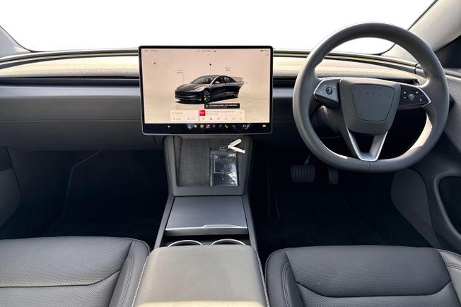 TESLA Model 3 Photo 10
