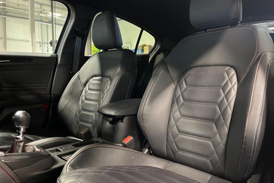 Ford FOCUS Photo autoimg-44f57d873fa25dc2b287fcd7a3aa80385810b8b1.jpg
