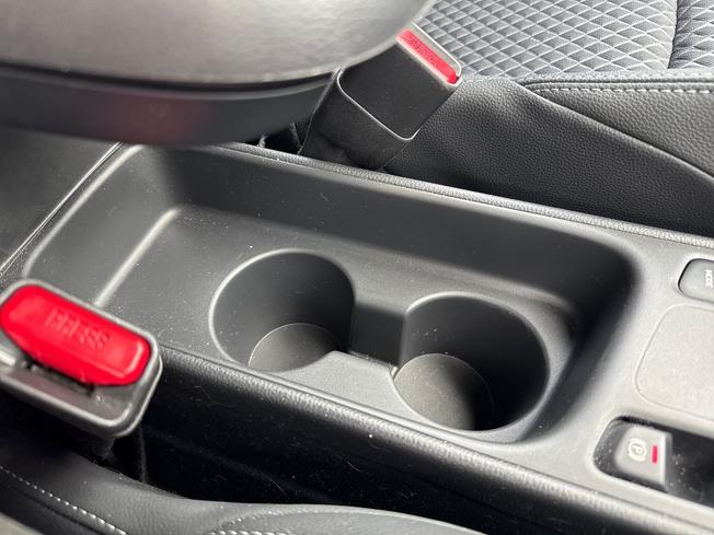 TOYOTA Yaris Photo 54