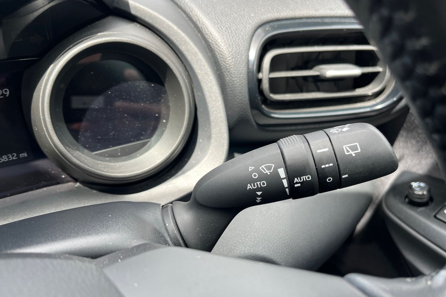 Toyota YARIS Photo 14