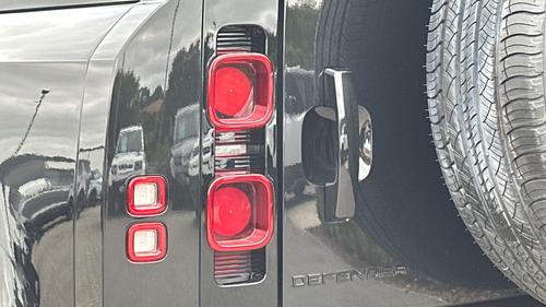 Land Rover Defender Photo autoimg-4502b77c7fbccc24a3119c4bb043e900818d1274.jpg