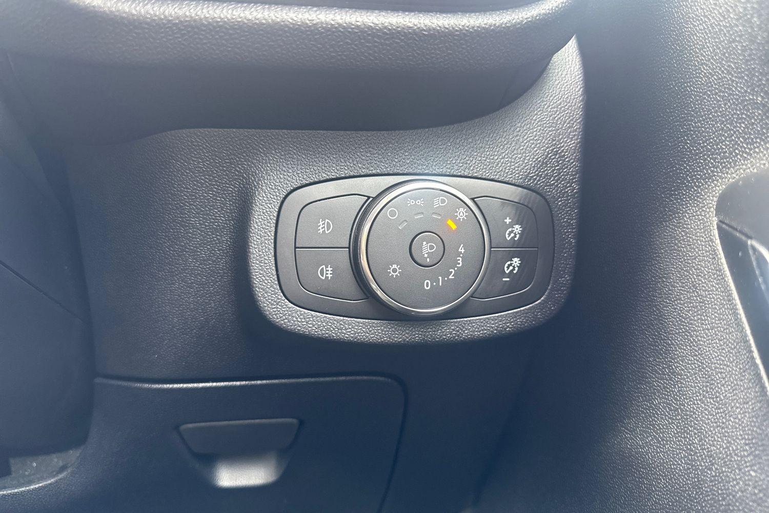 Ford FIESTA Photo 33
