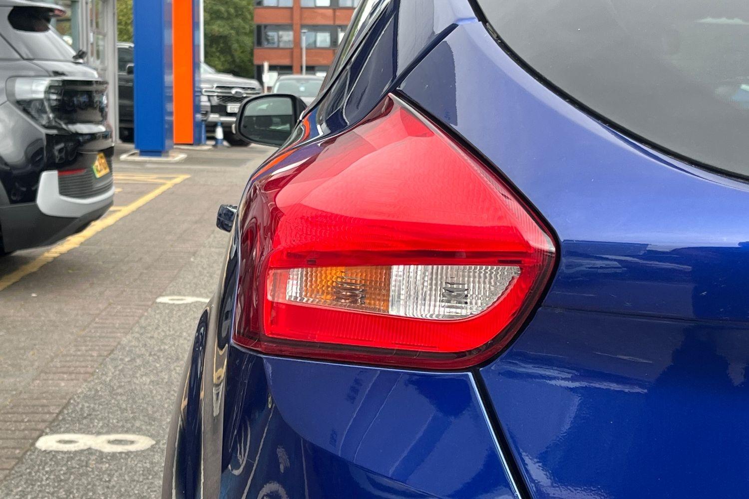 Ford FOCUS Photo 24