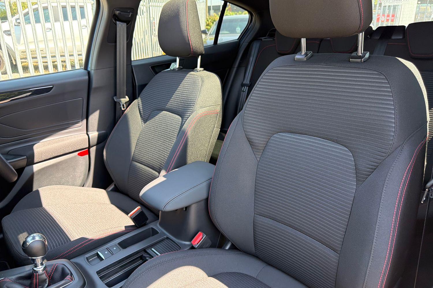 Ford Focus Photo 18