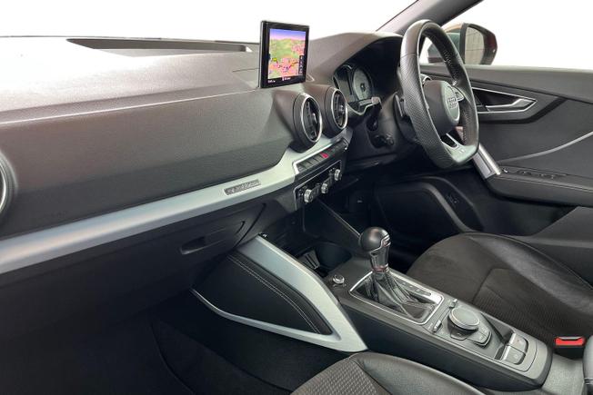 AUDI Sq2 Photo 2