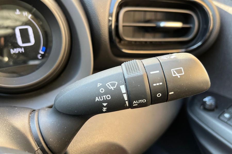 Toyota YARIS Photo autoimg-451bd26c79c43335be190865e9ff98ecc6e480b2.jpg