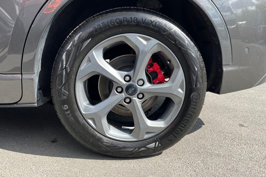 Ford KUGA Photo autoimg-451e22ce43536347e6fc8ad741fc5a5d5f705ec8.jpg
