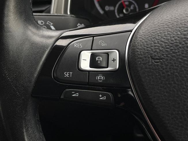VOLKSWAGEN T-Roc Photo 16