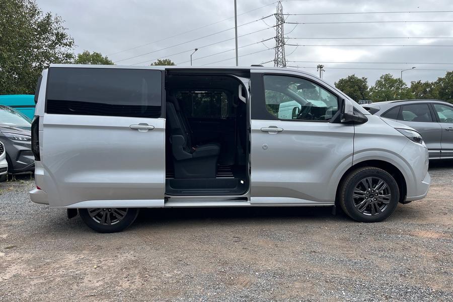 Ford TOURNEO CUSTOM Photo autoimg-45249c42a95e664b90e10fbbff5bfa2ffdb88e86.jpg