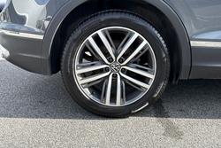 VOLKSWAGEN Tiguan Photo 5
