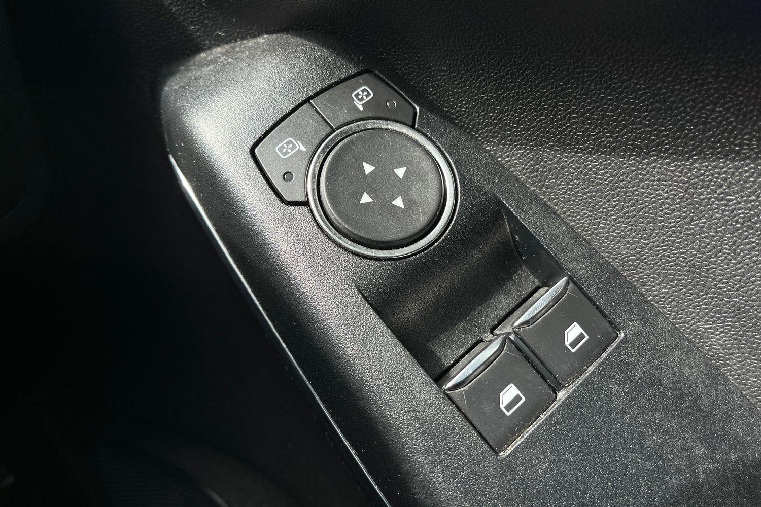 Ford FIESTA Photo 15
