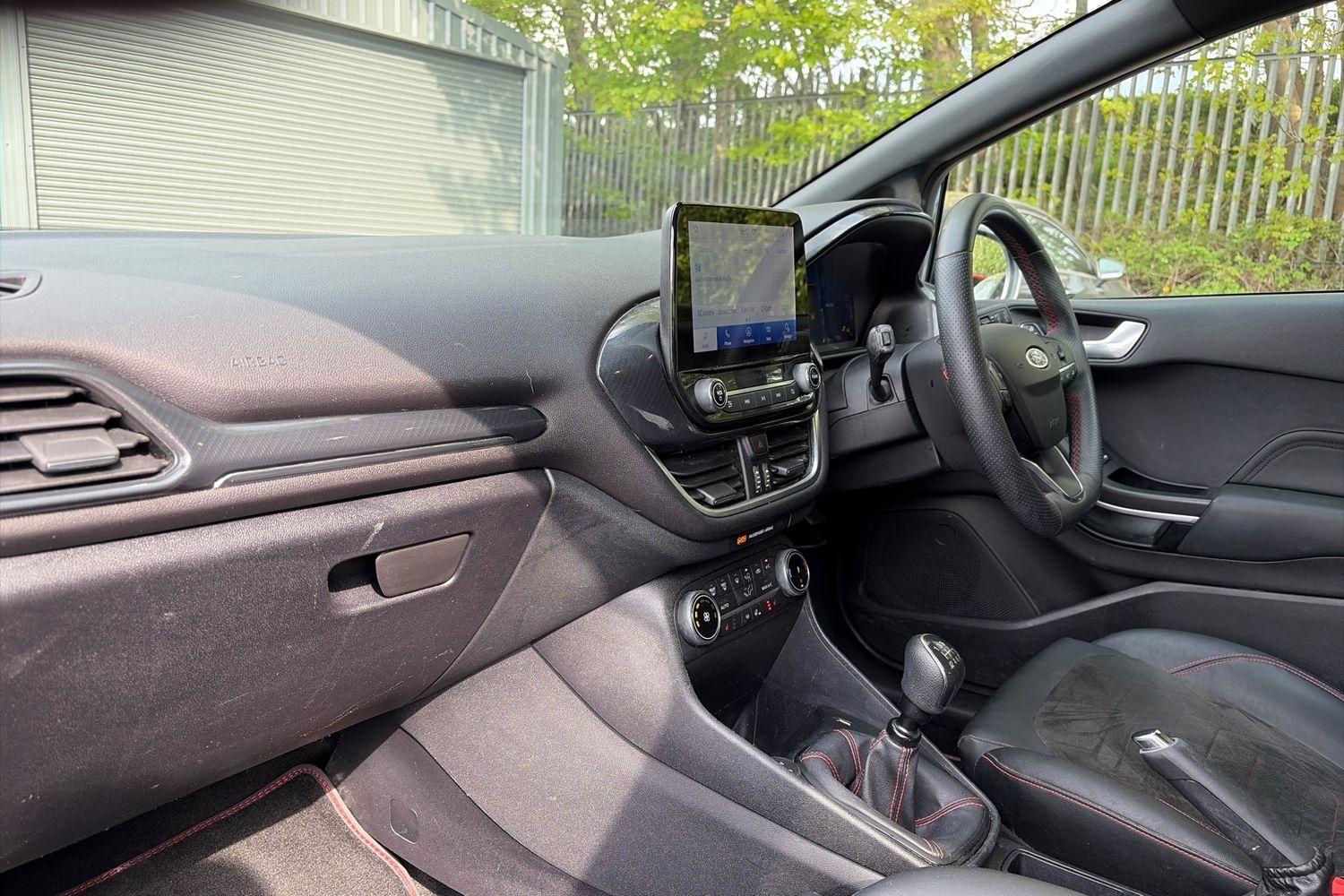 Ford Fiesta Photo 17