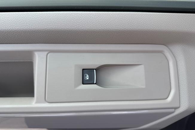 VOLKSWAGEN Multivan Photo 32