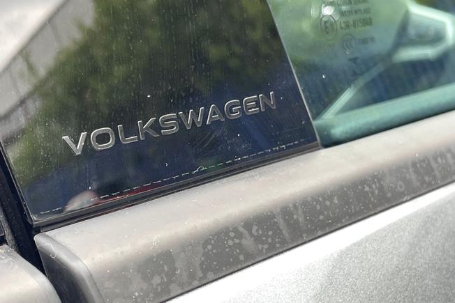 VOLKSWAGEN T-Roc Photo 23