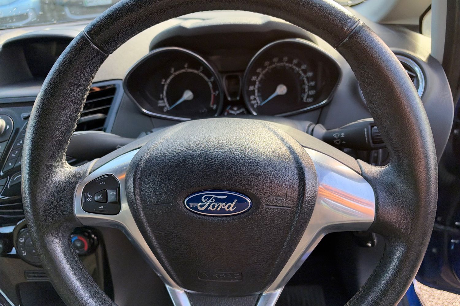 Ford FIESTA Photo 11