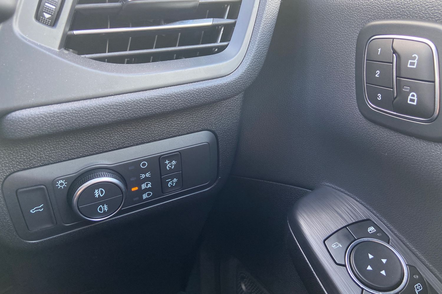 Ford KUGA Photo 28