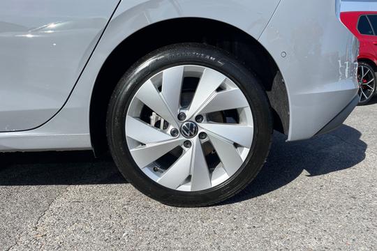 Volkswagen Golf Photo autoimg-453f0c968c4b9af5006945acdf0194323e34397c.jpg