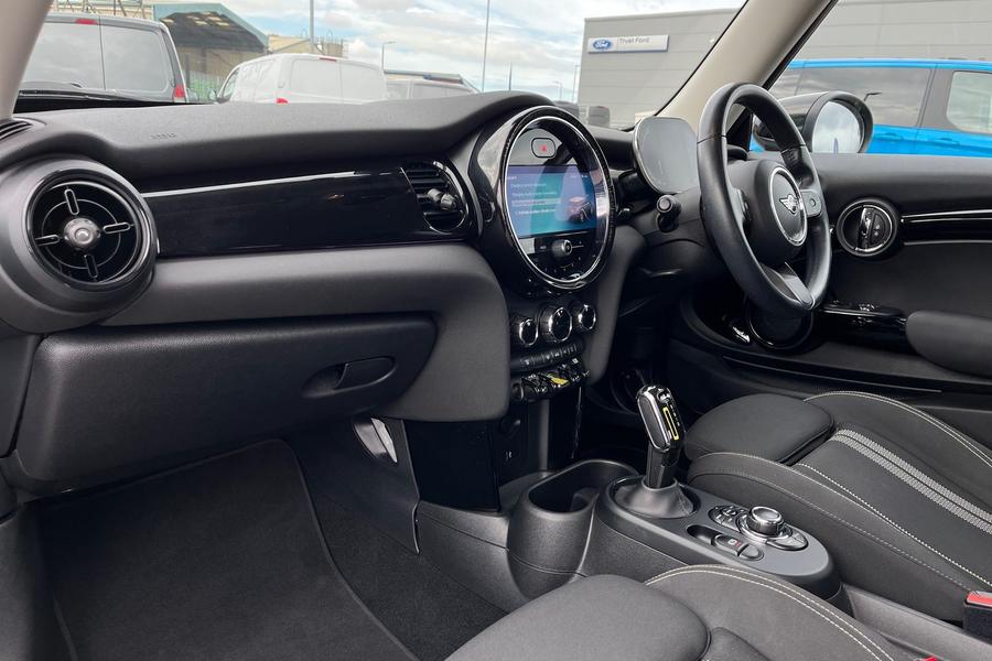 MINI Electric Hatch Photo autoimg-45498db114674d69354f6e1b097a827dc153a92c.jpg