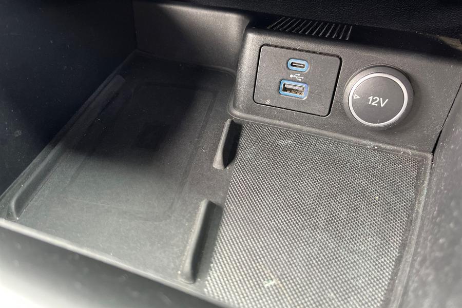 Ford Kuga Photo autoimg-454f0be6ca689128fd0ecf23e33e217d81809e7c.jpg