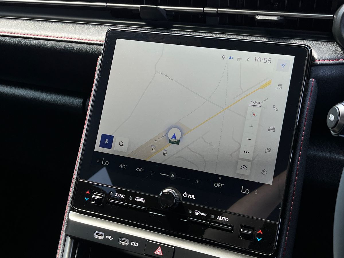 Lexus LBX Photo 10
