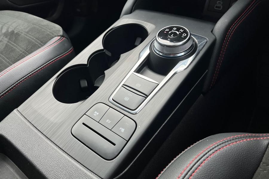 Ford Kuga Photo autoimg-45549f60cf9a7a0e699a1a8d0b3a56abb854cd0e.jpg