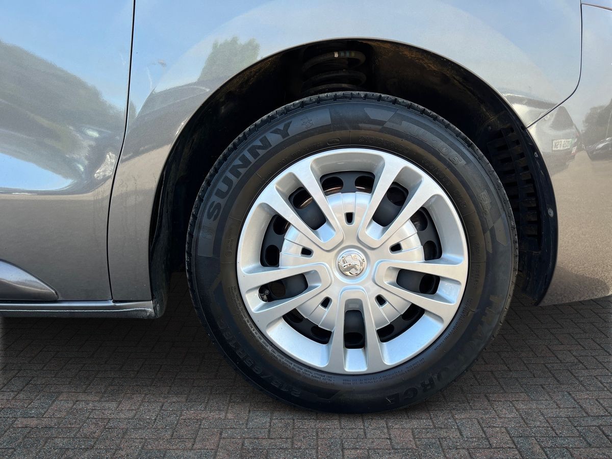 Vauxhall Vivaro Photo 8