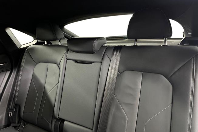 AUDI Q3 Photo 9