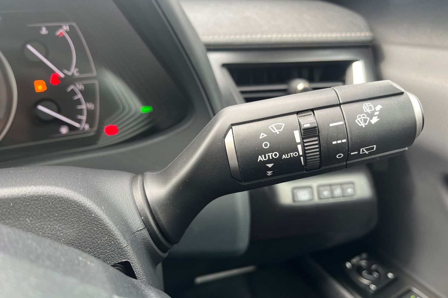 Lexus UX Photo 14