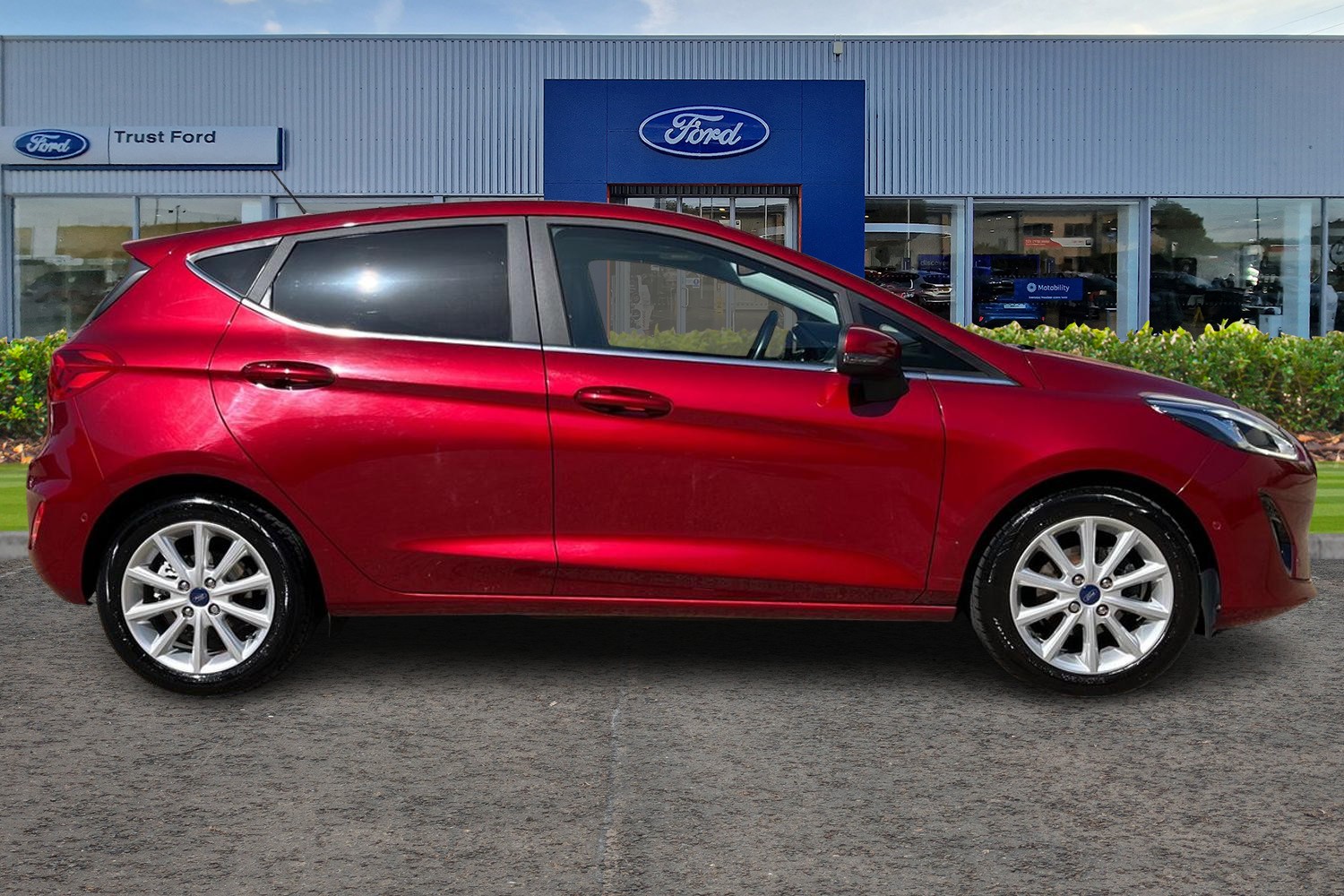 Ford Fiesta Photo 2