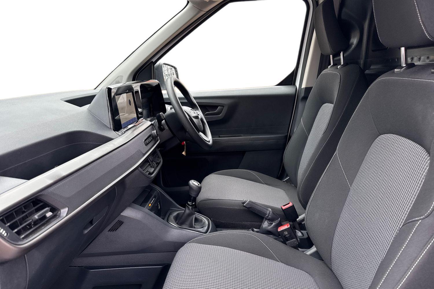 Ford TRANSIT COURIER Photo 10