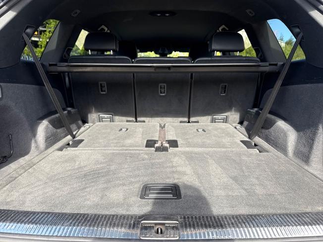 AUDI Q7 Photo 12
