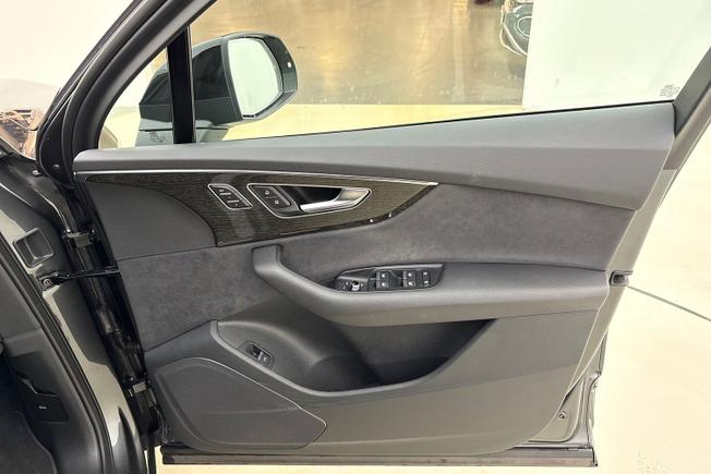 Audi Q7 Photo 31