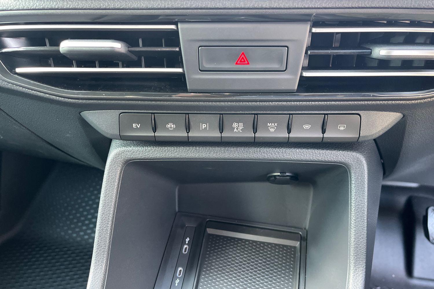 Ford TRANSIT CONNECT Photo 7