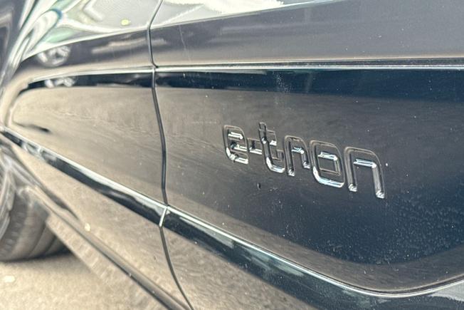 AUDI  Q6 Photo 46