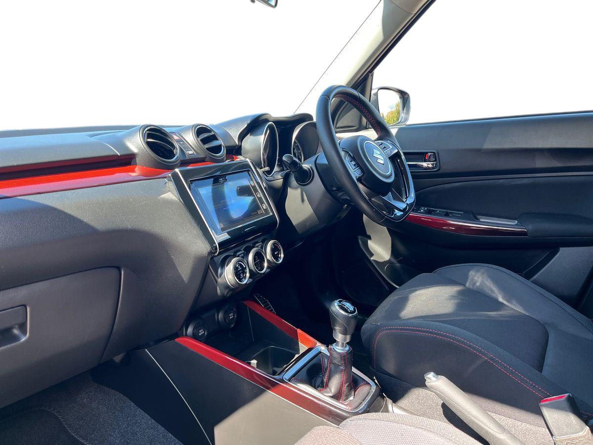 Suzuki Swift Photo 2