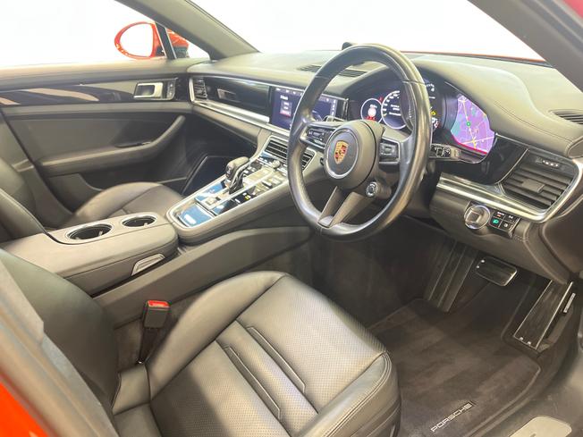 PORSCHE Panamera Photo 10