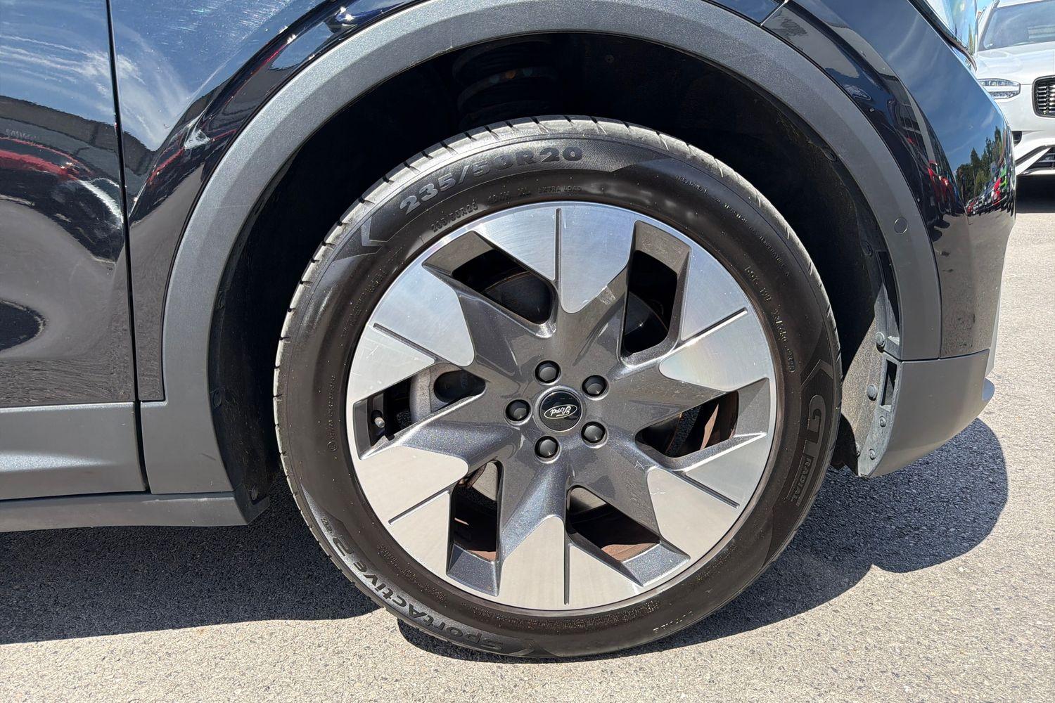 Ford EXPLORER Photo 32