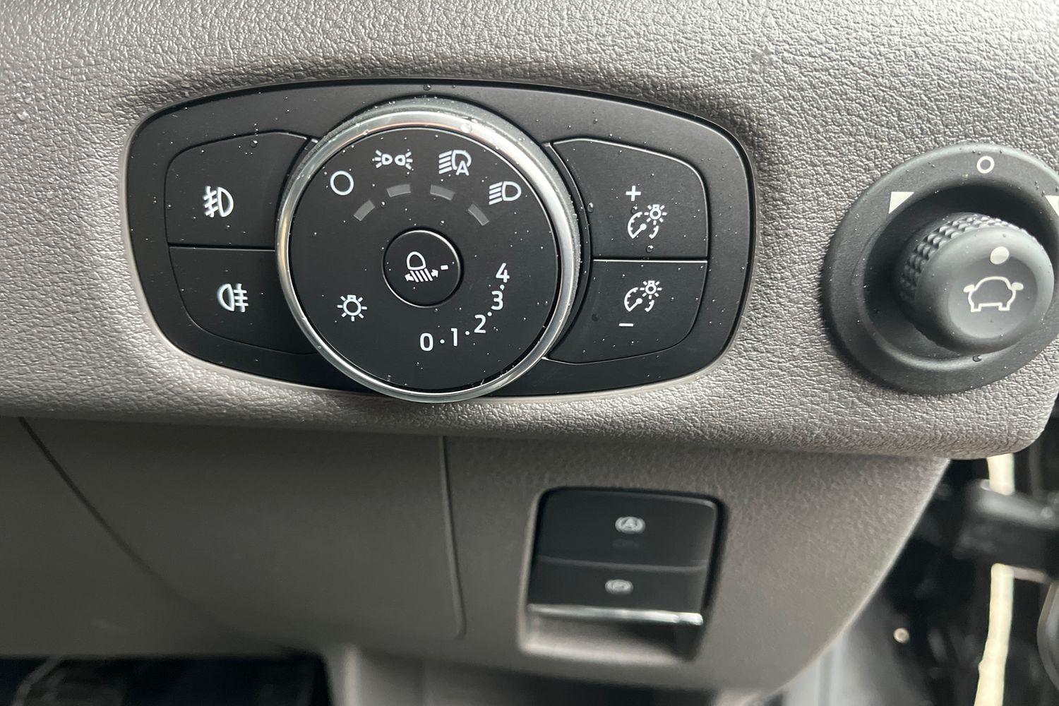 Ford E-TRANSIT Photo 23