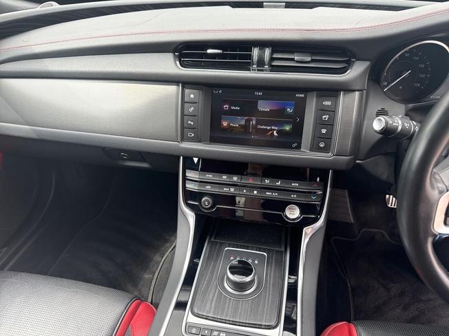 JAGUAR XF Photo 15