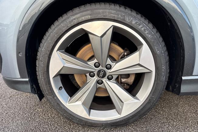 AUDI Q4 e-tron Photo 35