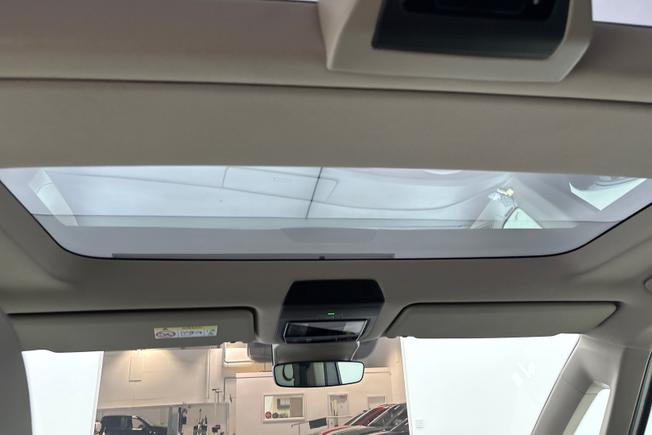 VOLKSWAGEN Multivan Photo 34