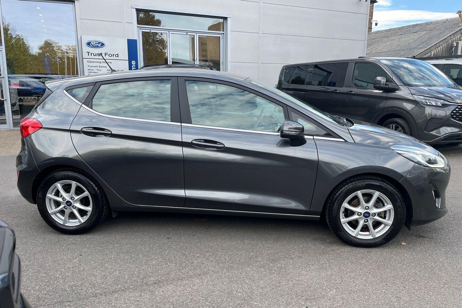 Ford FIESTA Photo 35