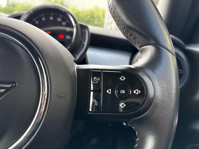 MINI Hatch Photo 17